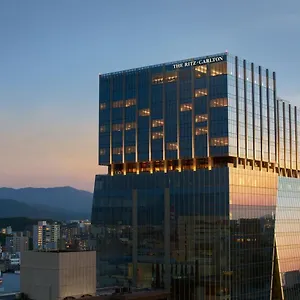 The Ritz-carlton Hotel Fukuoka (Fukuoka)